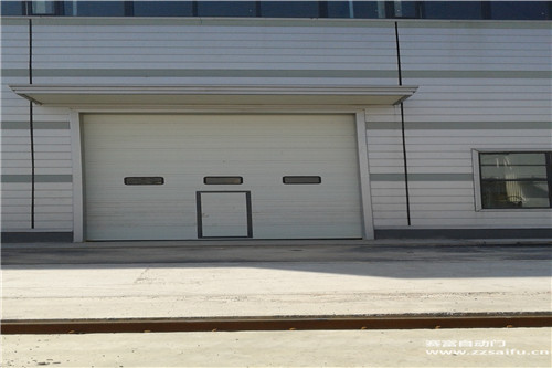 山西太原軌道交通裝備有限公司工業(yè)門案例 - 中出網(wǎng)-智能出入口與停車充電門戶