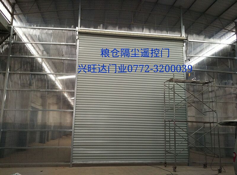 車庫(kù)門(mén)