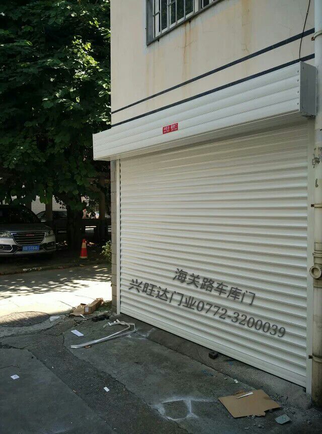 車(chē)庫(kù)門(mén)