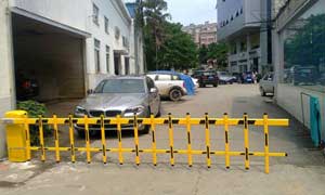 柳州市西江路寶馬4s店電動(dòng)?xùn)艡诘篱l案例 - 中出網(wǎng)-智能出入口與停車(chē)充電門(mén)戶