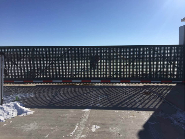 汗海進(jìn)電站封板懸浮門工程案例 - 中出網(wǎng)-智能出入口與停車充電門戶