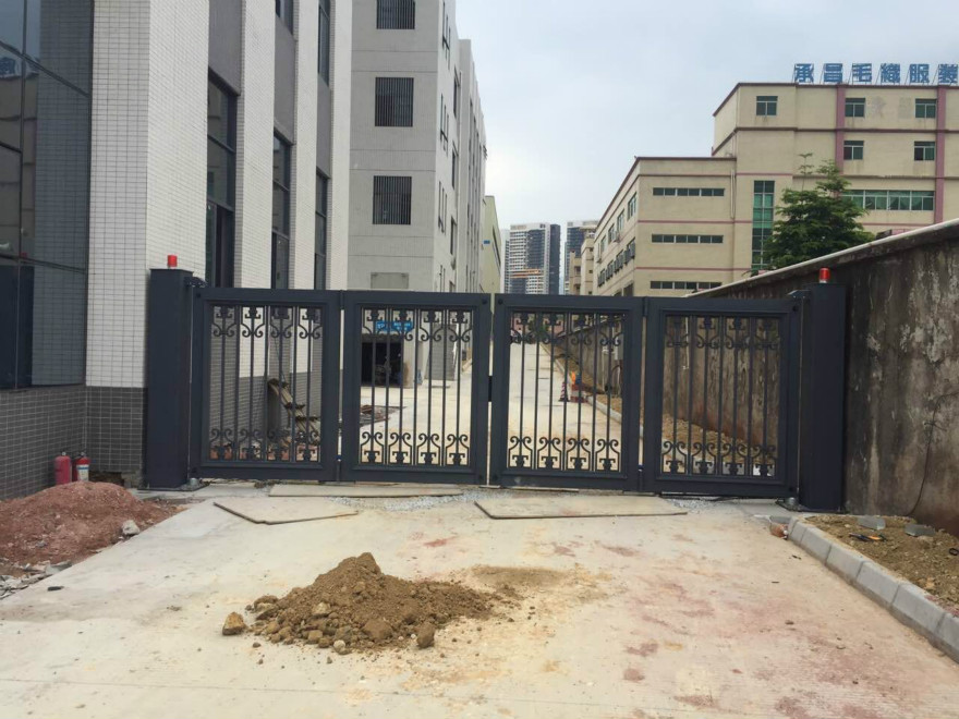 惠州市遠(yuǎn)大石化有限公司 折疊門X4A工程案例 - 中出網(wǎng)-智能出入口與停車充電門戶