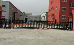 平湖廣奕五金鎖具有限公司懸浮門(mén)工程案例 - 中出網(wǎng)-智能出入口與停車(chē)充電門(mén)戶(hù)