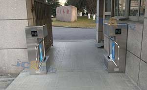 浙江湖州二中立式擺閘案例