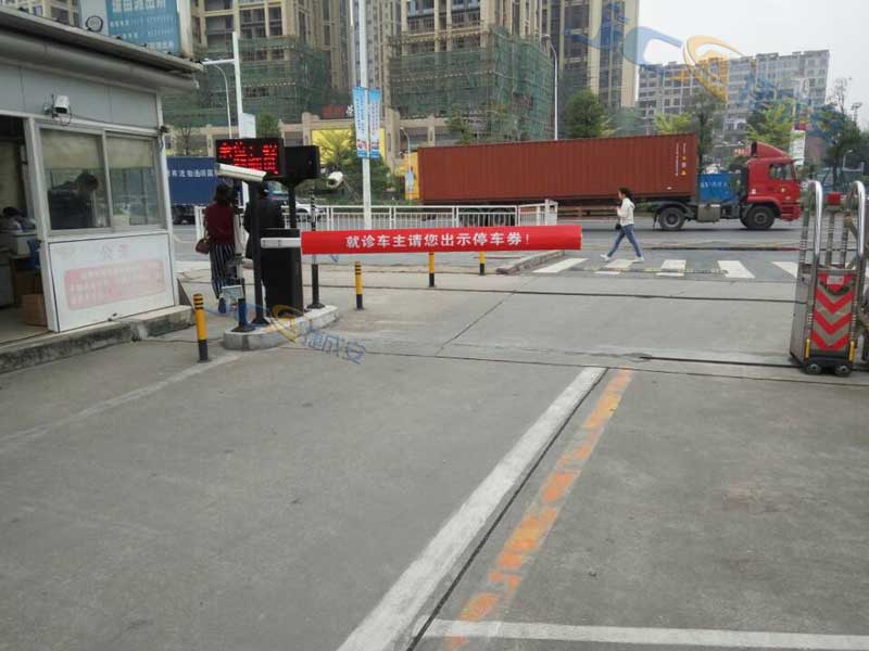 深圳坂田醫(yī)院停車場系統(tǒng)案例 - 中出網(wǎng)-智能出入口與停車充電門戶