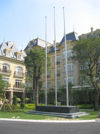 公主酒店旗桿案例 - 中出網(wǎng)-智能出入口與停車充電門戶