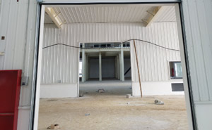 獲嘉縣童欣科技工業(yè)提升門(mén)案例 - 中出網(wǎng)-智能出入口與停車(chē)充電門(mén)戶