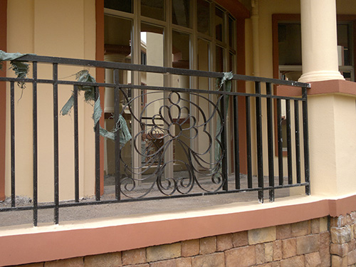 韶關(guān)丹霞山1號(hào)護(hù)欄案例 - 中出網(wǎng)-智能出入口與停車(chē)充電門(mén)戶(hù)