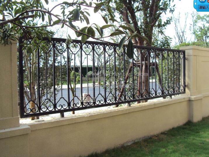 康都集團護欄案例 - 中出網(wǎng)-智能出入口與停車充電門戶