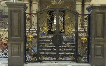 佛山天湖酈都?xì)W式鐵藝大門案例