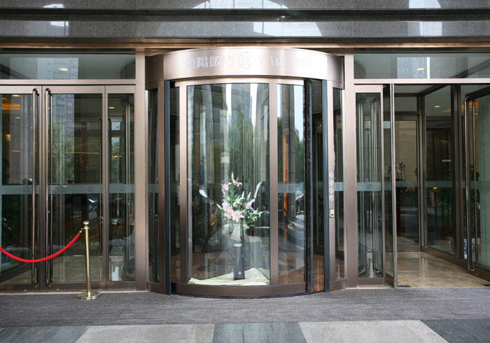 北京漁陽飯店旋轉門工程案例 - 中出網(wǎng)-智能出入口與停車充電門戶
