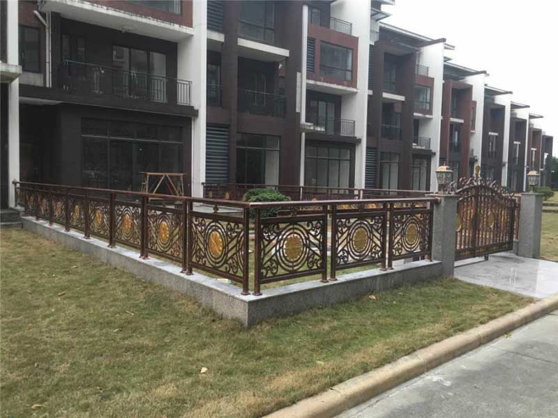 蘿崗中天花園護(hù)欄案例 - 中出網(wǎng)-智能出入口與停車充電門戶