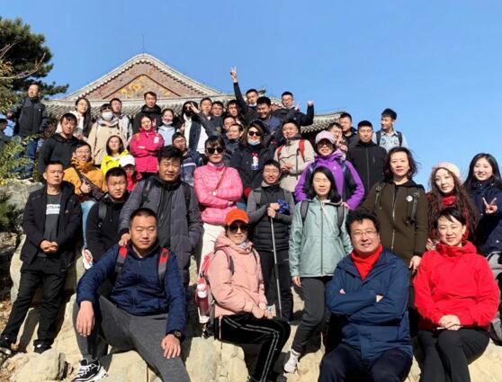 “勇攀高峰，再創(chuàng)輝煌”卓奧世鵬成立11周年登山活動(dòng)