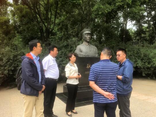 簽約儀式結(jié)束后，卓奧世鵬一行參觀了耿丹學(xué)院