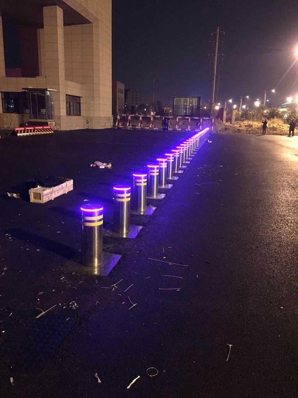 福建武警學(xué)院升降柱案例 - 中出網(wǎng)-智能出入口與停車充電門戶