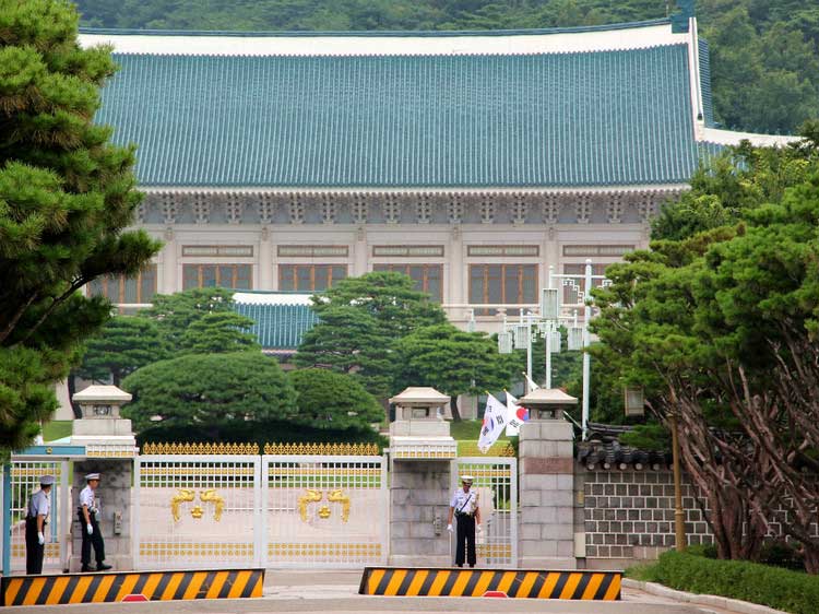 韓國(guó)總統(tǒng)府-青瓦臺(tái)路障機(jī)案例 - 中出網(wǎng)-智能出入口與停車(chē)充電門(mén)戶