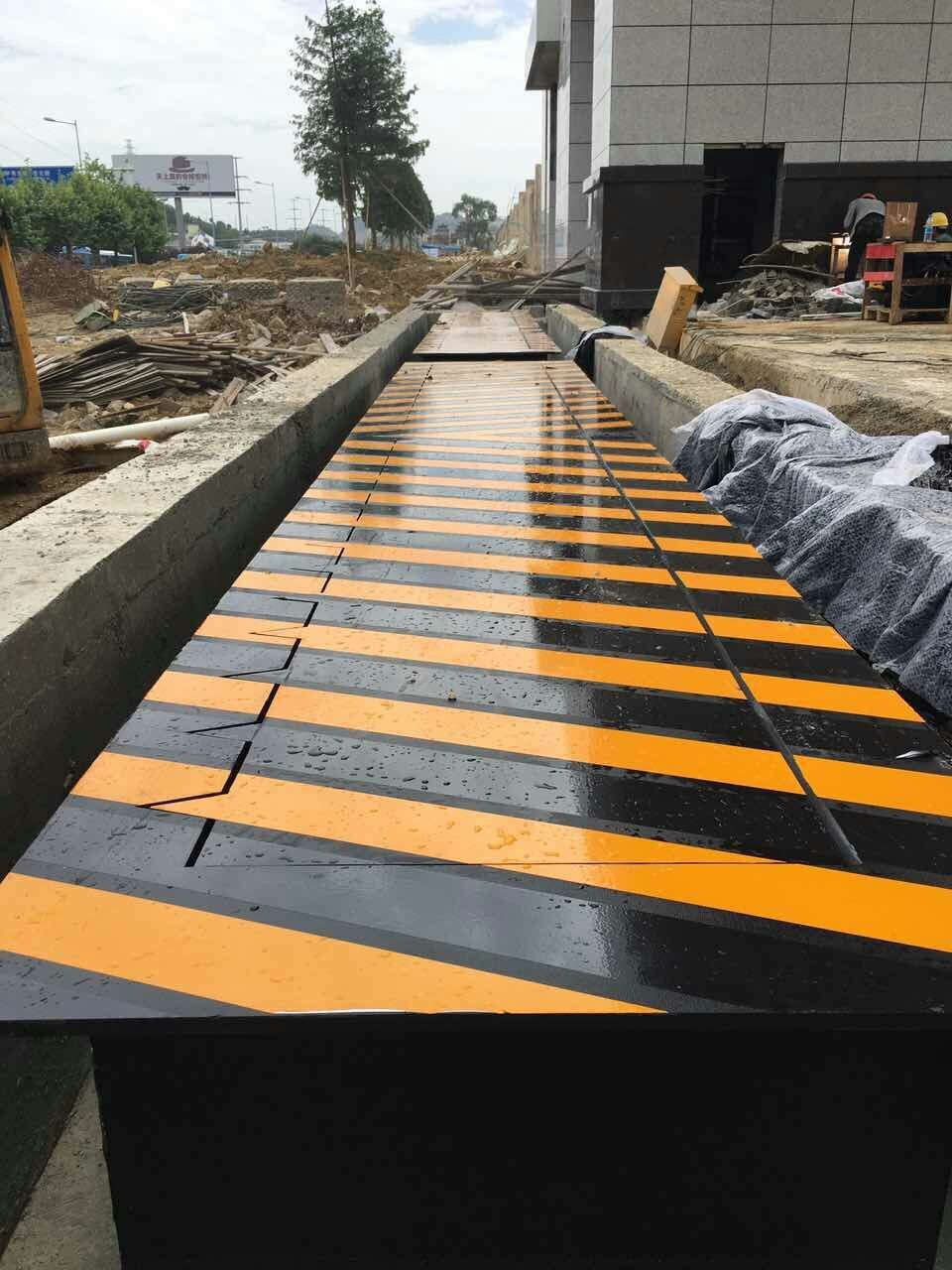 貴陽(yáng)新公安局路障機(jī)案例 - 中出網(wǎng)-智能出入口與停車充電門戶