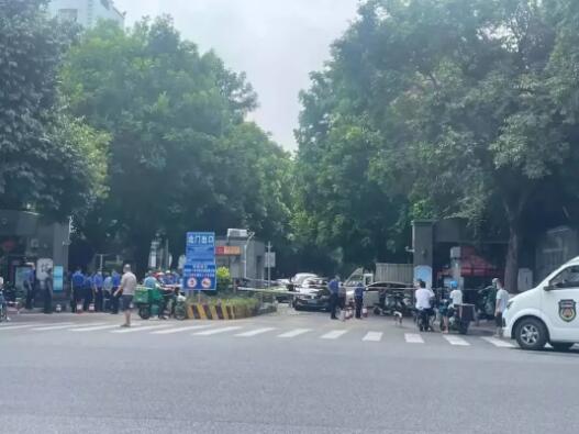 疫情部分小區(qū)封閉式管理