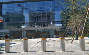 北京京東集團(tuán)升降柱案例 - 中出網(wǎng)-智能出入口與停車(chē)充電門(mén)戶