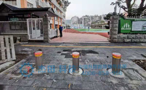 廈門松柏小學(xué)升降柱案例 - 中出網(wǎng)-智能出入口與停車充電門戶