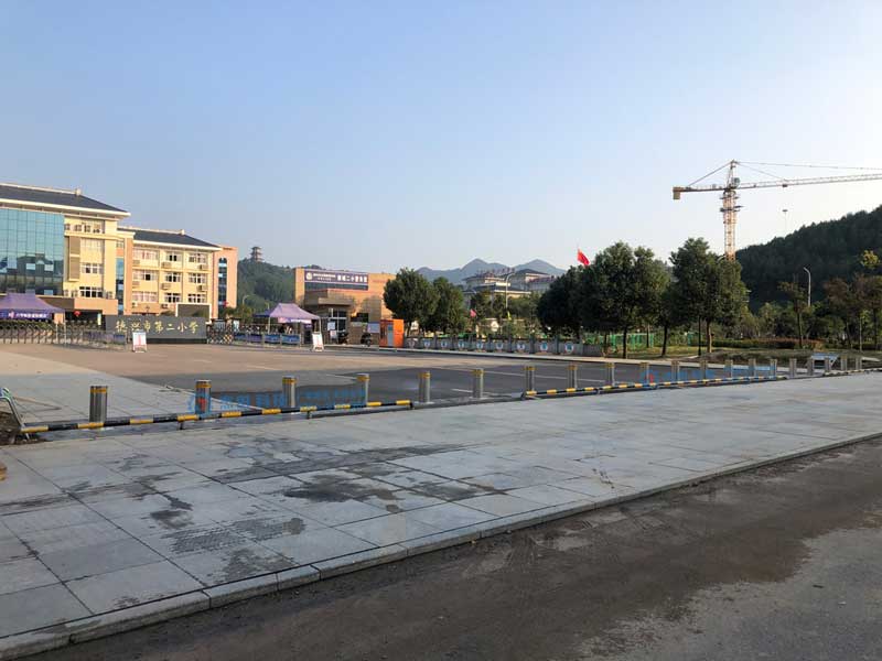 江西德興第二小學(xué)升降柱項目 - 中出網(wǎng)-智能出入口與停車充電門戶