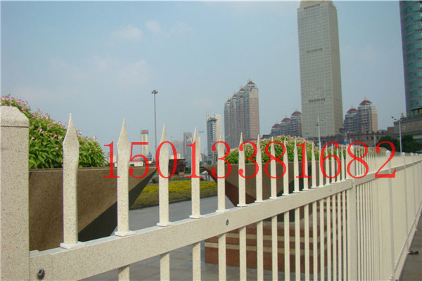 韶關(guān)鋅鋼鐵藝柵欄定做 工地藍白色圍欄 清遠景區(qū)隔離防護欄