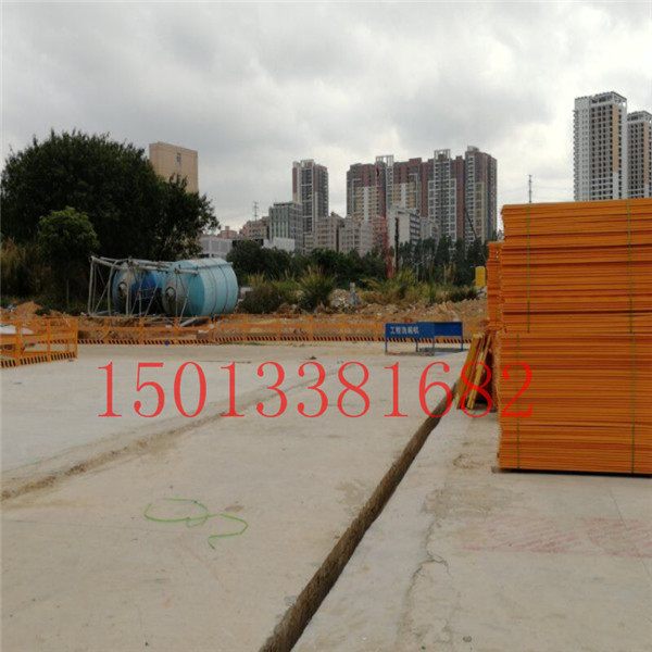 三亞基坑圍擋批發(fā) 工地警示語(yǔ)護(hù)欄 紅白欄桿狀圍欄