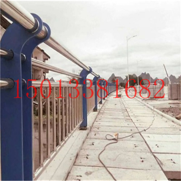 河源景區(qū)金屬護欄定做 橋梁兩邊隔離欄桿 韶關棧道圍欄廠家