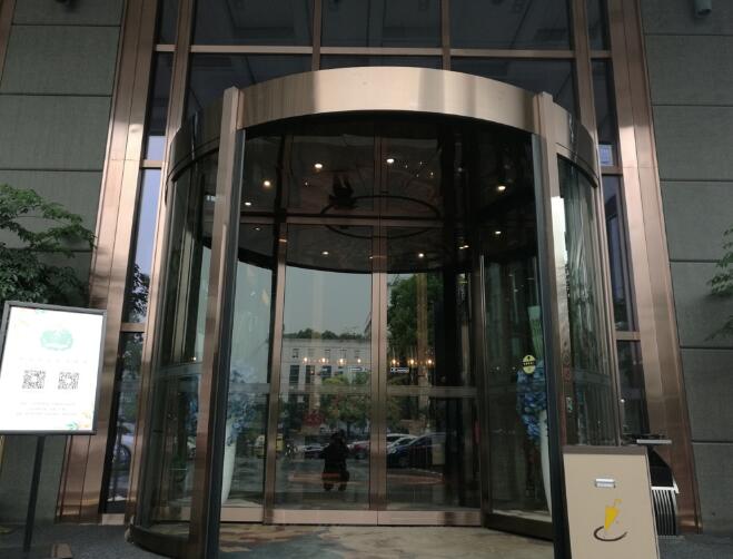 成都圖騰鉑金酒店自動(dòng)門案例 - 中出網(wǎng)-智能出入口與停車充電門戶