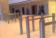 華北油田通道閘案例 - 中出網(wǎng)-智能出入口與停車充電門戶