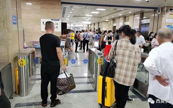 浙江省腫瘤醫(yī)院-人臉識別擺閘CPW-119Y