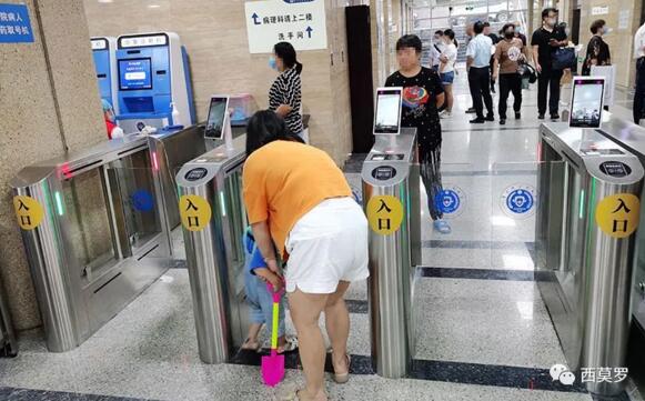 浙江省腫瘤醫(yī)院-人臉識別擺閘CPW-119Y