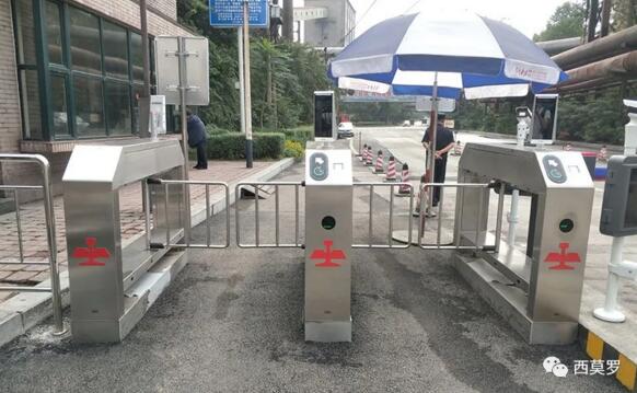 鞍山鋼鐵-人臉識別戶外擺閘