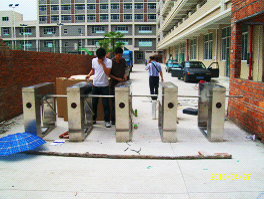 惠州路霹靂電子考勤通道閘案例 - 中出網-智能出入口與停車充電門戶