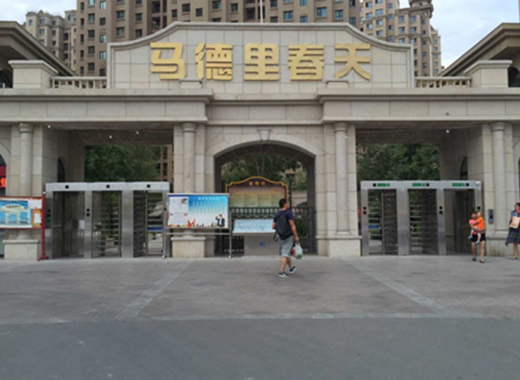 新疆小區(qū)通道閘案例 - 中出網(wǎng)-智能出入口與停車(chē)充電門(mén)戶