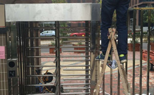 武漢小區(qū)通道閘案例 - 中出網(wǎng)-智能出入口與停車充電門戶