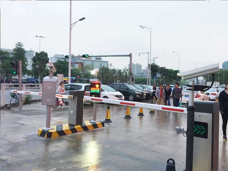 深圳智民大酒店應(yīng)用車牌識(shí)別系統(tǒng)案例 - 中出網(wǎng)-智能出入口與停車充電門戶