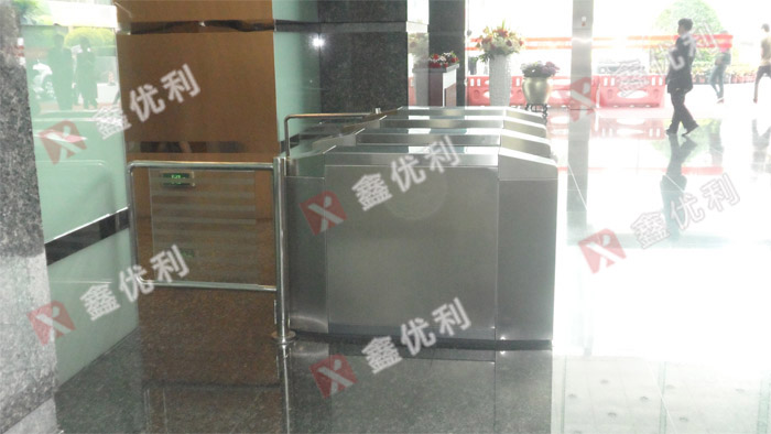 深圳招商銀行某分行，翼閘，翼閘案例 - 中出網(wǎng)-智能出入口與停車充電門戶