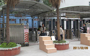 深圳平湖電子廠 立式三輥閘 金屬檢測(cè)門案例