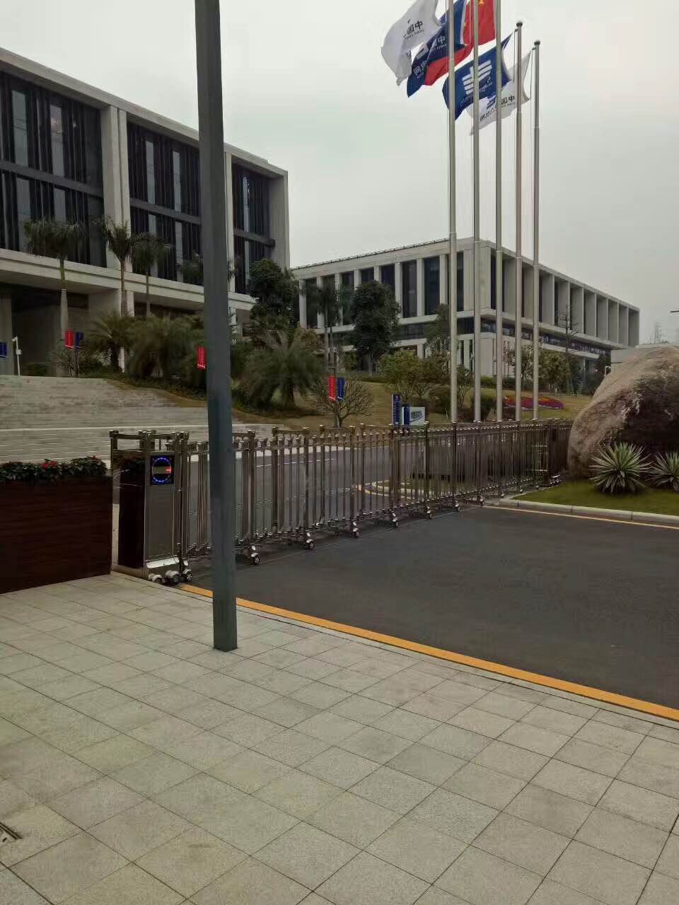 南方電網(wǎng)道閘案例 - 中出網(wǎng)-智能出入口與停車充電門戶