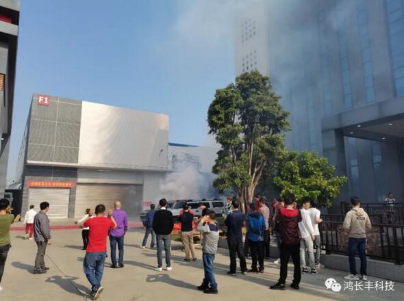 在朱宜文董事長的帶領(lǐng)下，鞭炮響起，黃金萬兩