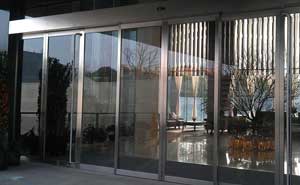 綠地會(huì)議中心感應(yīng)門(mén)案例 - 中出網(wǎng)-智能出入口與停車(chē)充電門(mén)戶