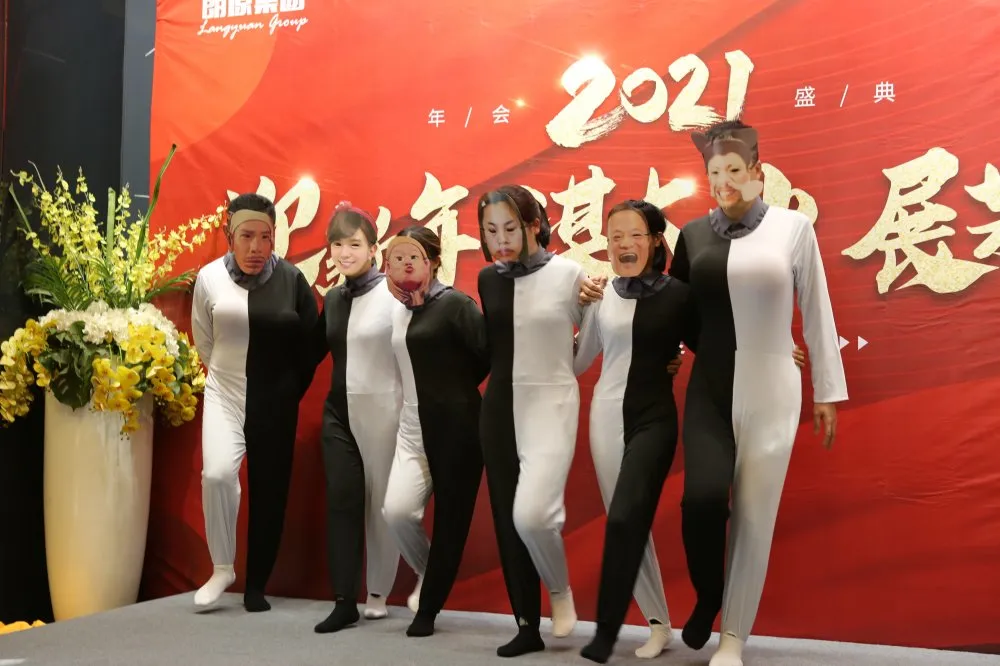 聯(lián)歡晚會，各展芳華