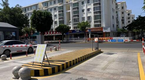 藍(lán)卡LCD高速車牌識別道閘掃碼付一體機(jī)