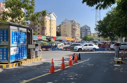 藍(lán)卡LCD高速車牌識別道閘掃碼付一體機(jī)