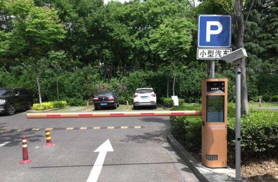 藍(lán)卡科技AI云無人化停車場(chǎng)