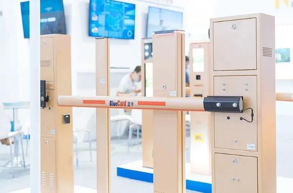 藍(lán)卡科技本次帶來(lái)了AIoT無(wú)人化停車(chē)場(chǎng)管理系統(tǒng)