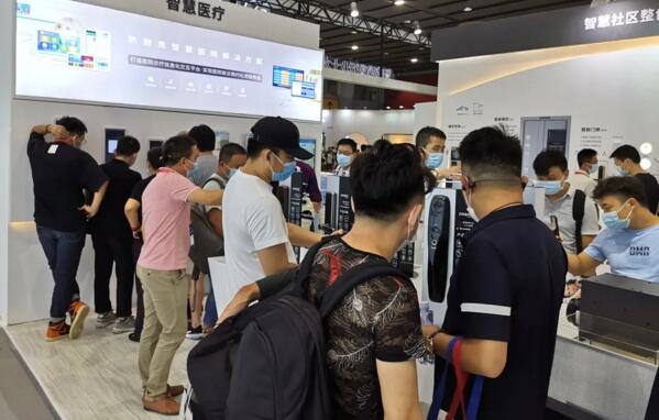 展會期間，狄耐克展區(qū)觀眾如織