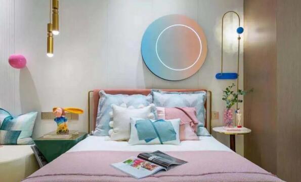 通過床頭的智能場景面板開啟睡眠模式