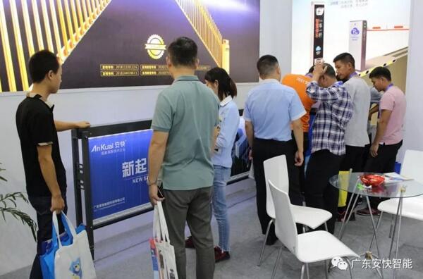 安快D202交流變頻廣告道閘